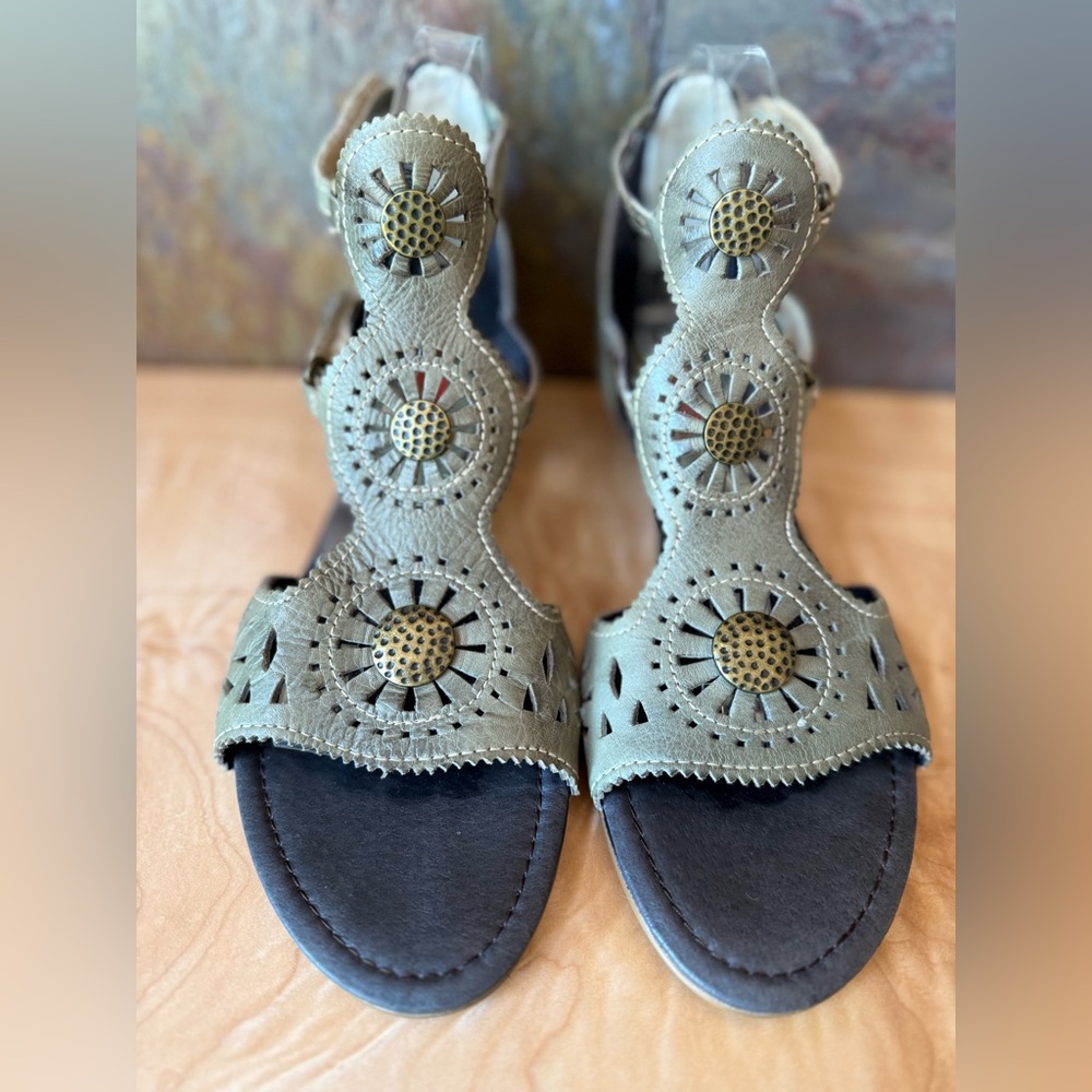 Pikolinos VTG gladiator sandals, green, 2 straps, 3 brasstone discs 40 EUC